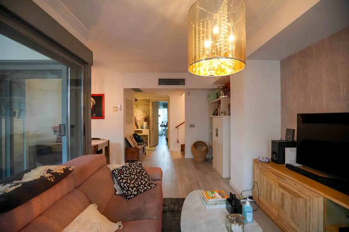 Sala d'estar de Àtic en venda en Madrid amb Aire condicionat, Calefacció i Jardí privat