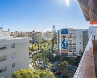 Vista exterior de Pis en venda en Estepona amb Aire condicionat i Terrassa