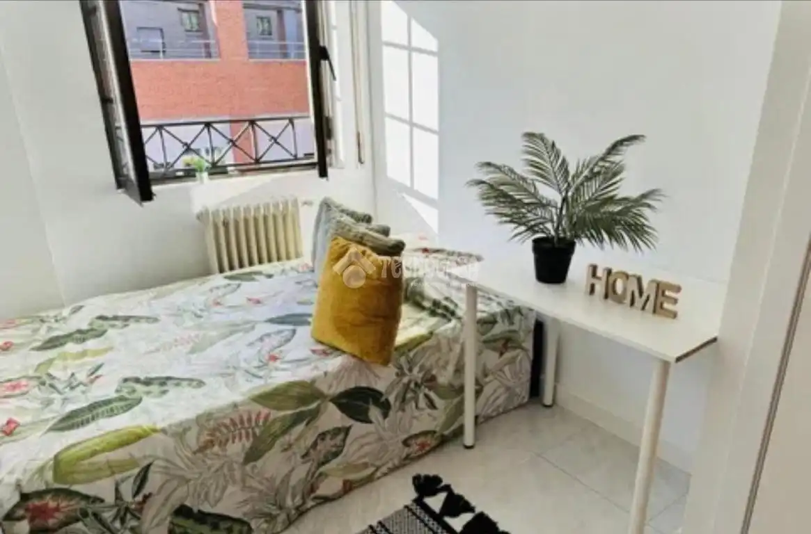 Bedroom of Buildings for sale in Madrid