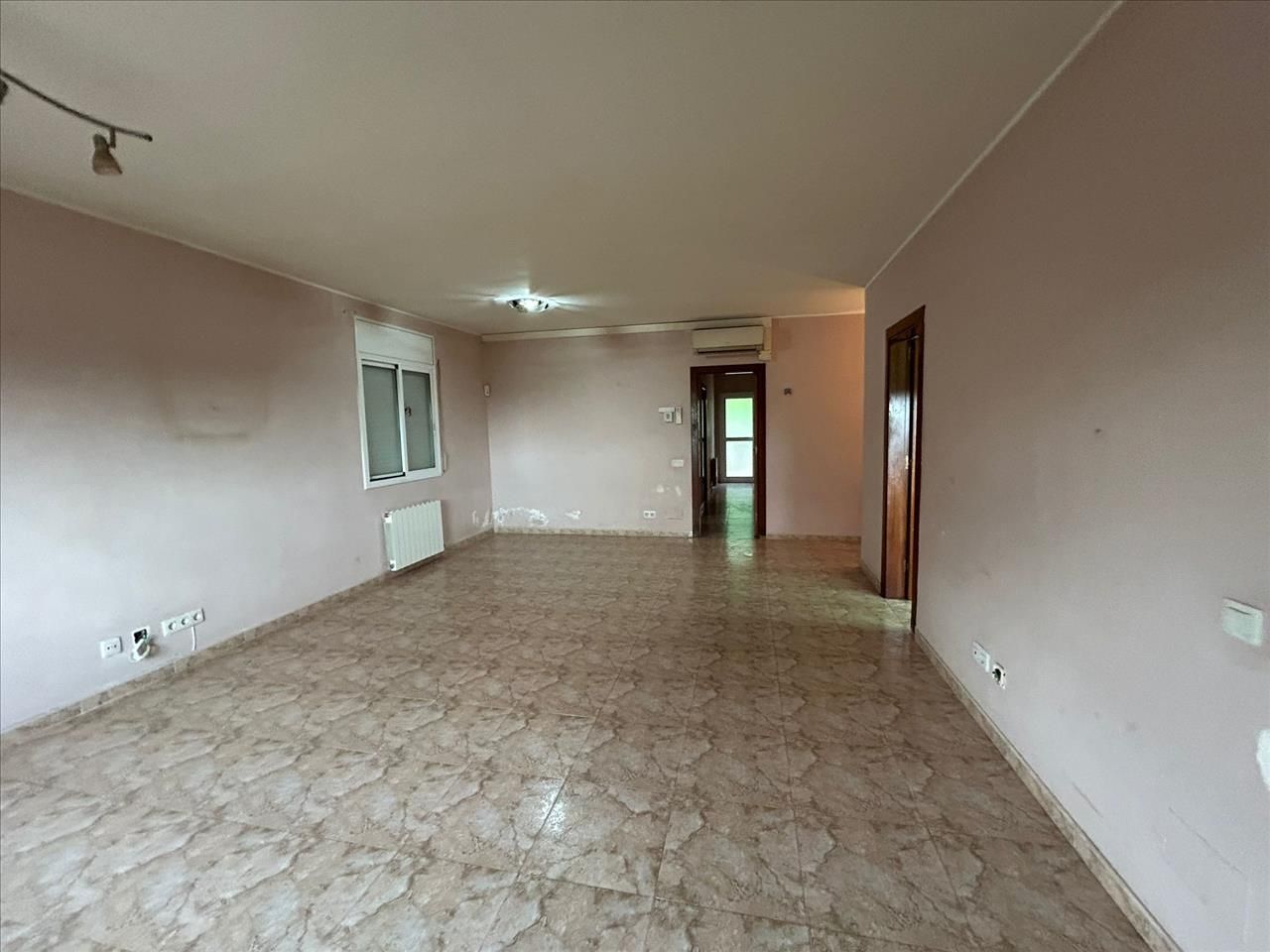 Sala d'estar de Casa o xalet en venda en El Bruc amb Terrassa i Piscina