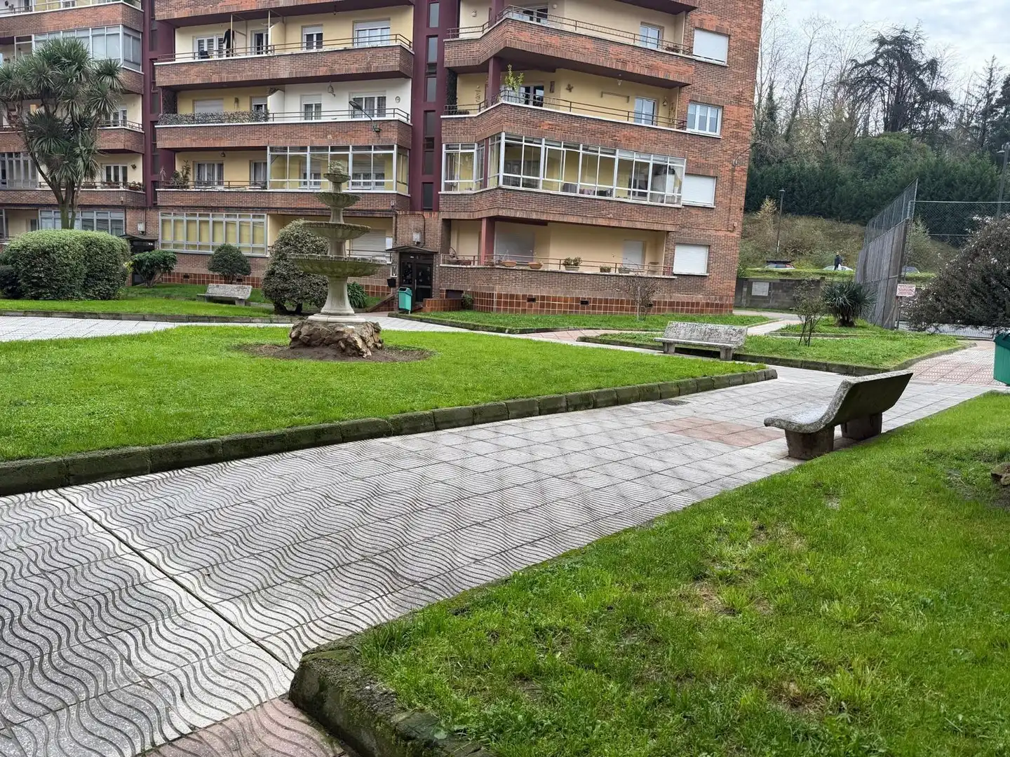 Jardí de Pis en venda en Oviedo  amb Jardí privat, Terrassa i Balcó
