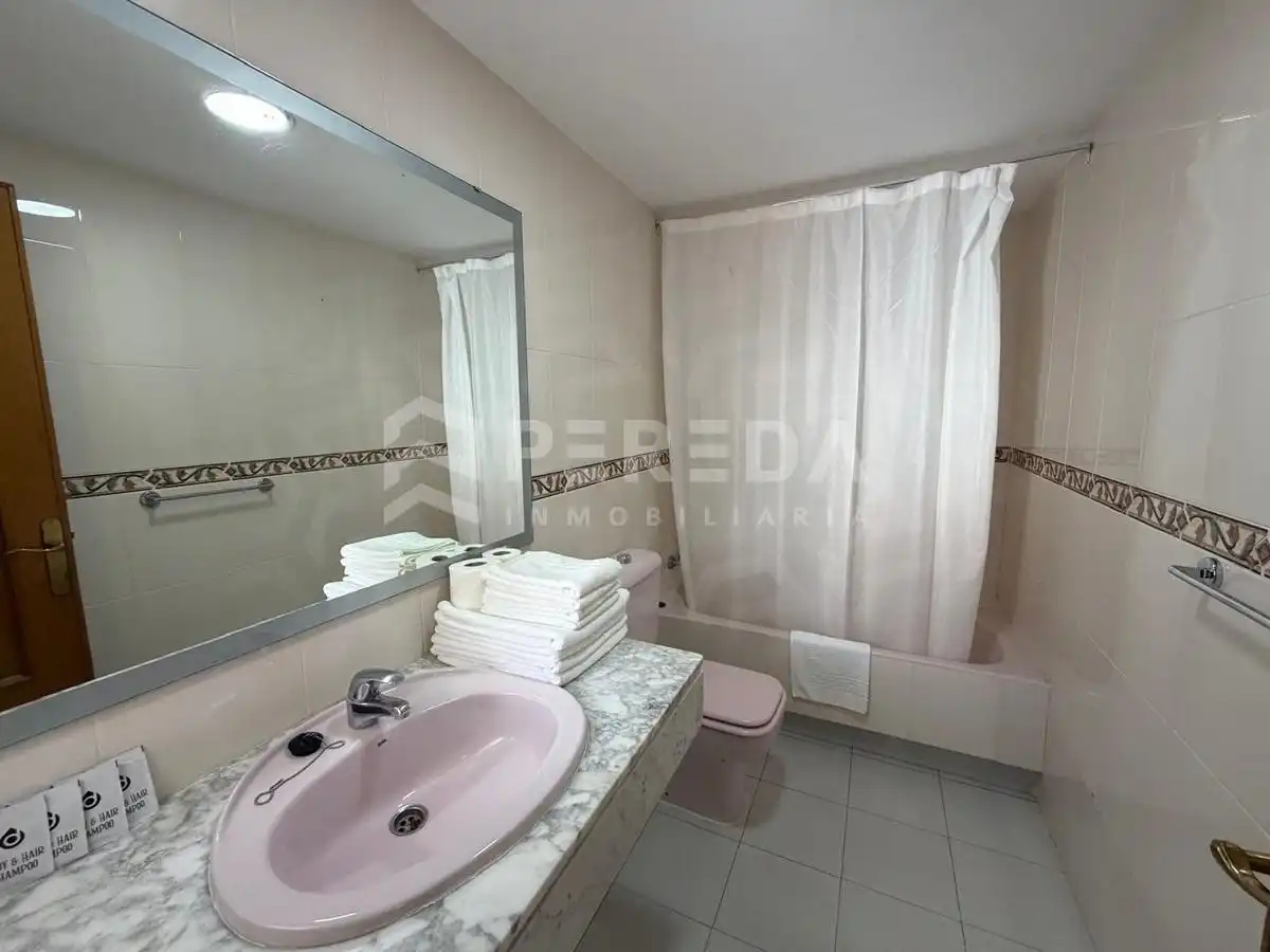 Baño de Apartamento en venta en Roquetas de Mar con Aire acondicionado, Terraza y Piscina comunitaria