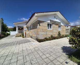 Vista exterior de Casa o xalet en venda en Nigrán amb Calefacció, Jardí privat i Traster