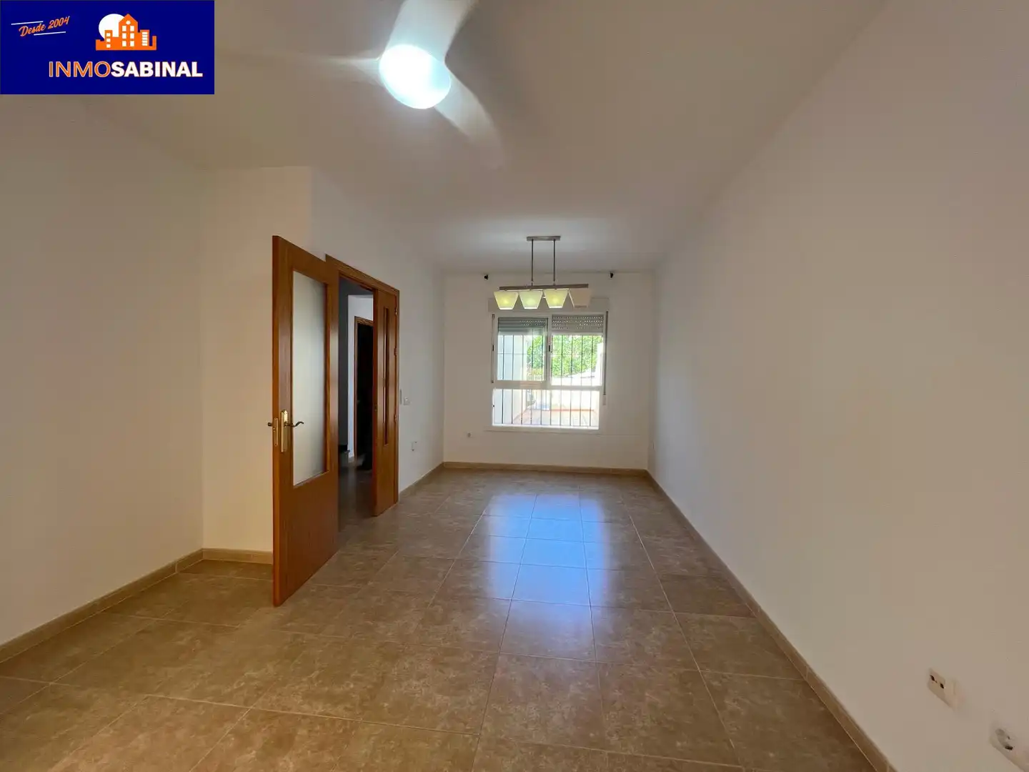Sala de estar de Casa adosada de alquiler en Roquetas de Mar con Aire acondicionado, Terraza y Piscina comunitaria