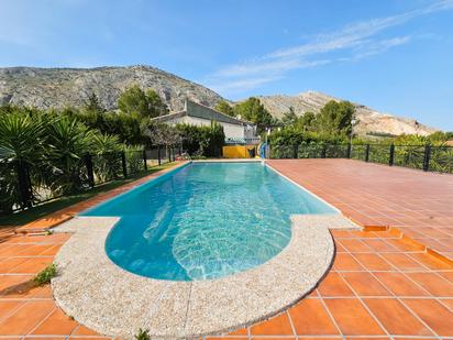 Piscina de Casa o xalet en venda en  Jaén Capital amb Aire condicionat, Calefacció i Terrassa