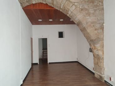 Locale commerciale in affitto a Carrer de les Joies 19