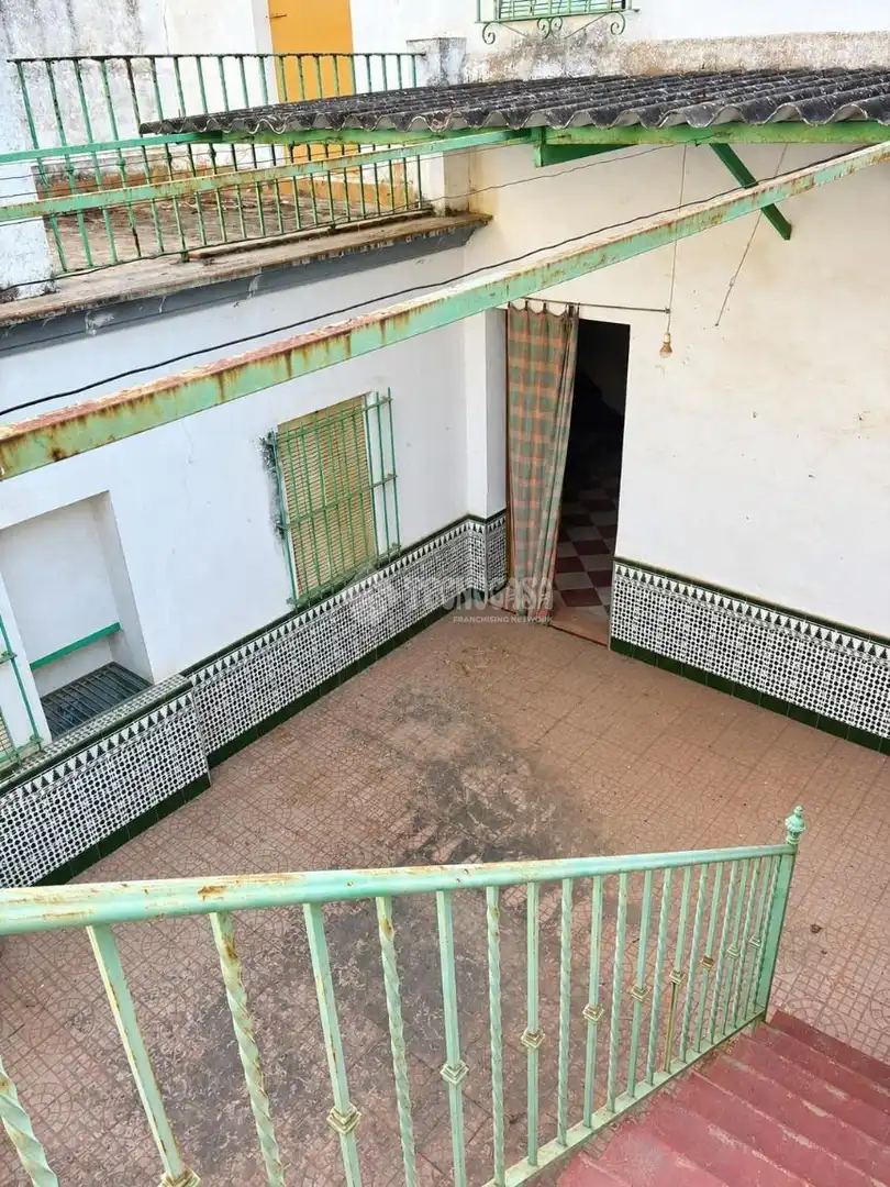 Casa aparellada amb terrassa en venda a Pilas, imagen 24