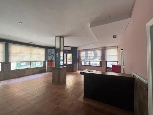 Local comercial en venta en Valdepeñas, imagen 2