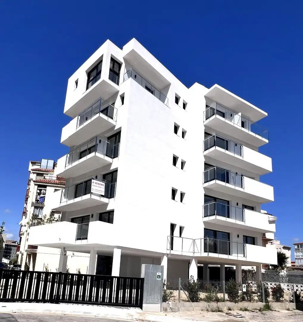 Vista exterior de Apartamento en venta en Roses con Aire acondicionado, Terraza y Balcón