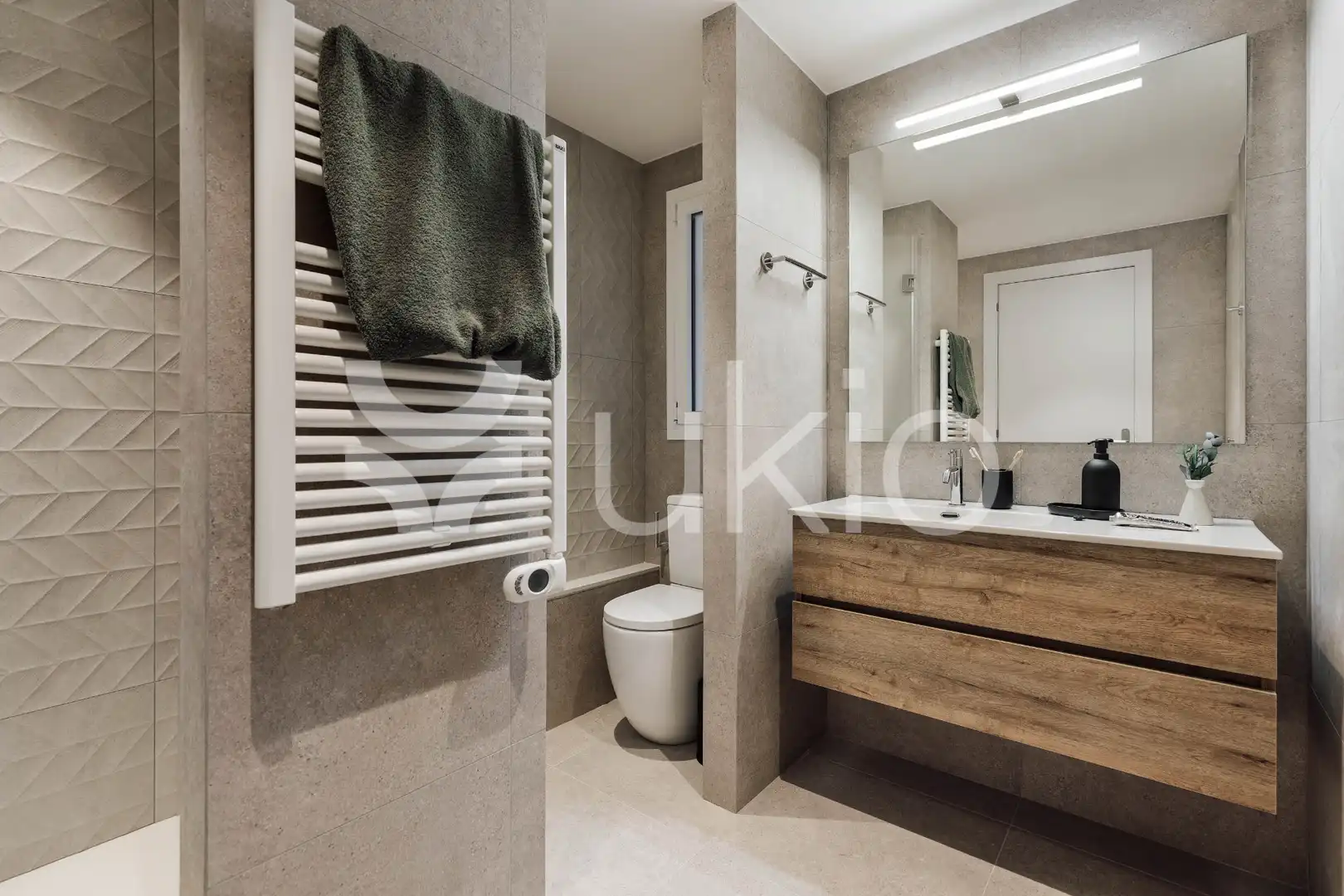 Bathroom of Apartments for rent in Barcelona  with Air Conditioner, Heating and Terrace