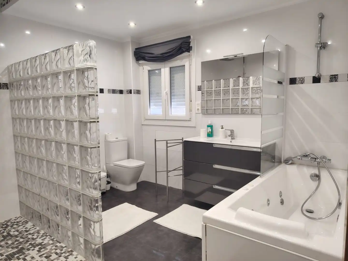 Baño de Casa o chalet en venta en Castro-Urdiales con Jardín privado, Terraza y Trastero
