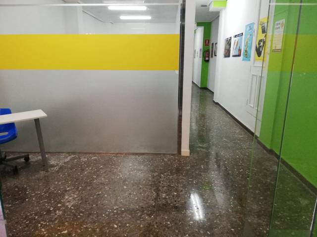 Local comercial en Alquiler en Calle SAN JACINTO en La Petxina