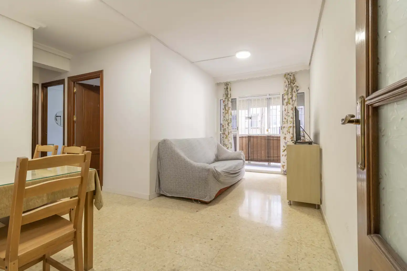 Sala d'estar de Pis de lloguer en Sevilla amb Aire condicionat, Terrassa i Moblat