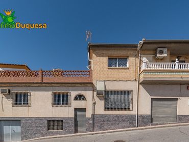 Terraced house with balcony for sale in Centro
