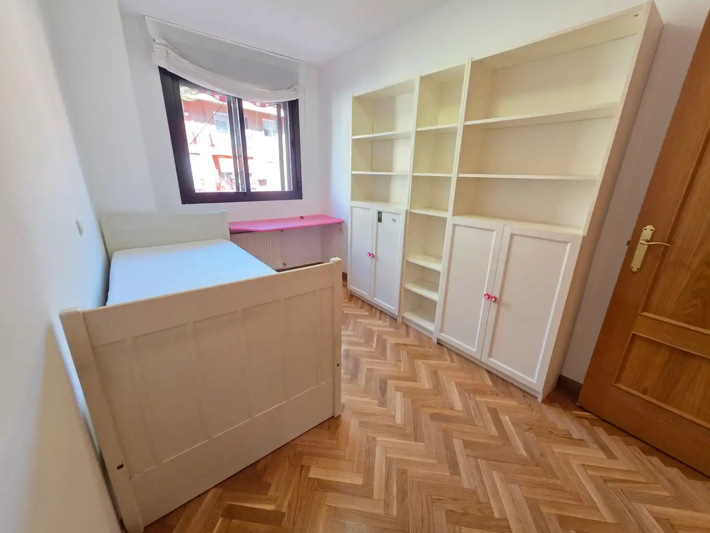 Dormitori de Pis de lloguer en Madrid amb Aire condicionat, Calefacció i Parquet