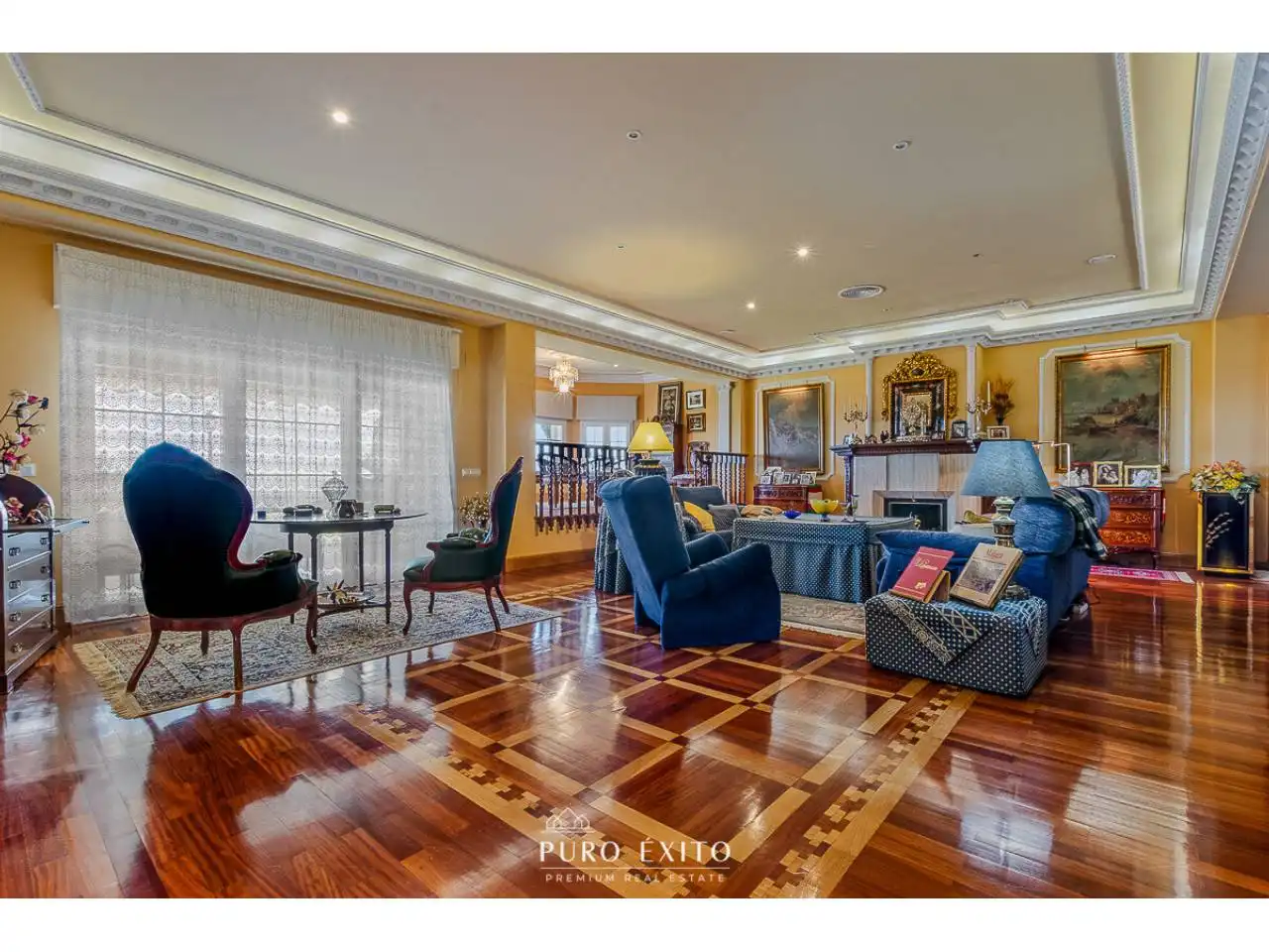 Sala d'estar de Casa o xalet en venda en Málaga amb Aire condicionat, Calefacció i Jardí privat