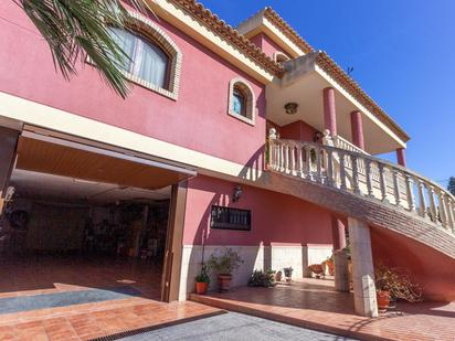 Vista exterior de Casa o xalet en venda en Orihuela amb Aire condicionat, Jardí privat i Terrassa