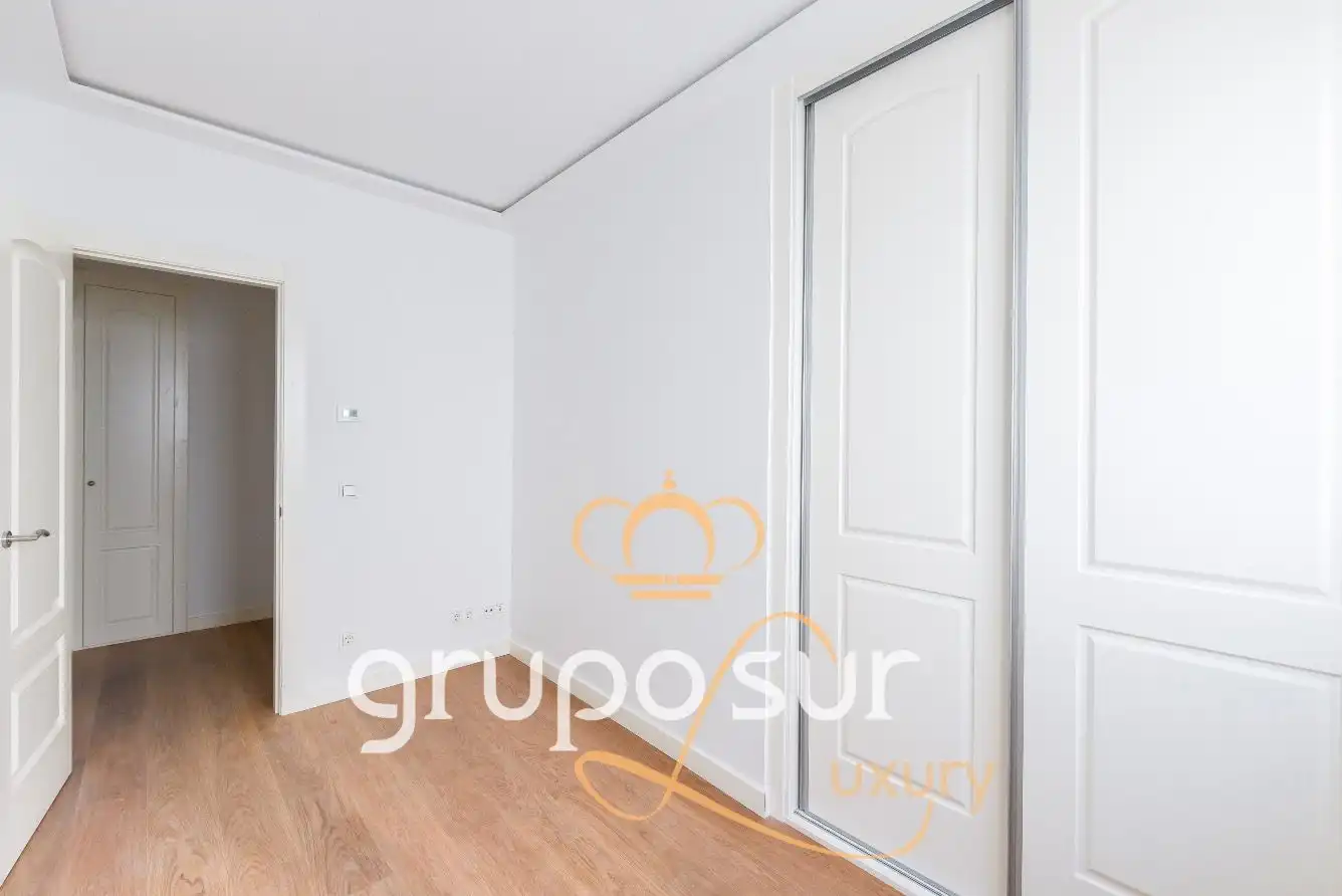 Schlafzimmer von Dachboden zur Miete in Valladolid mit Heizung, Parkett und Abstellraum