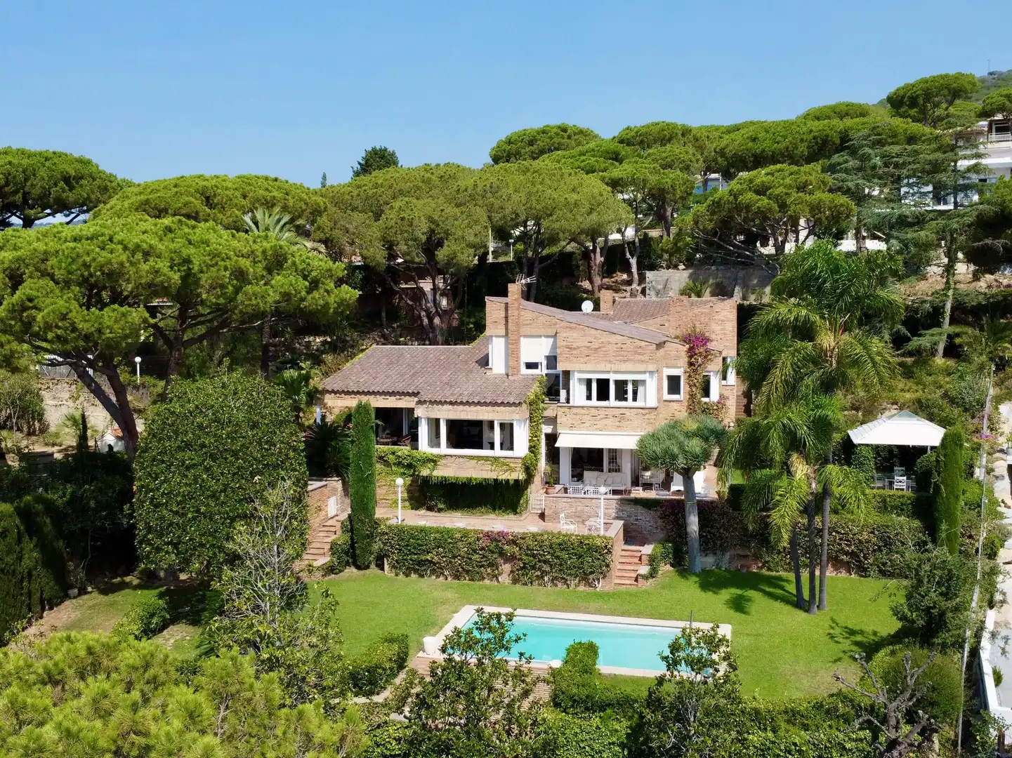 Garden of Houses for sale in Cabrils  with Air Conditioner, Heating and Terrace