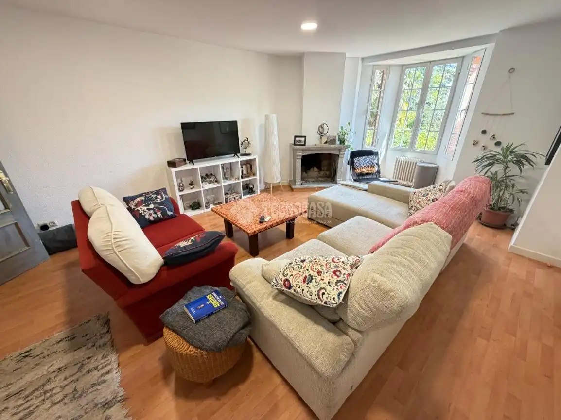 Sala de estar de Casa adosada en venta en Collado Mediano con Calefacción y Jardín privado