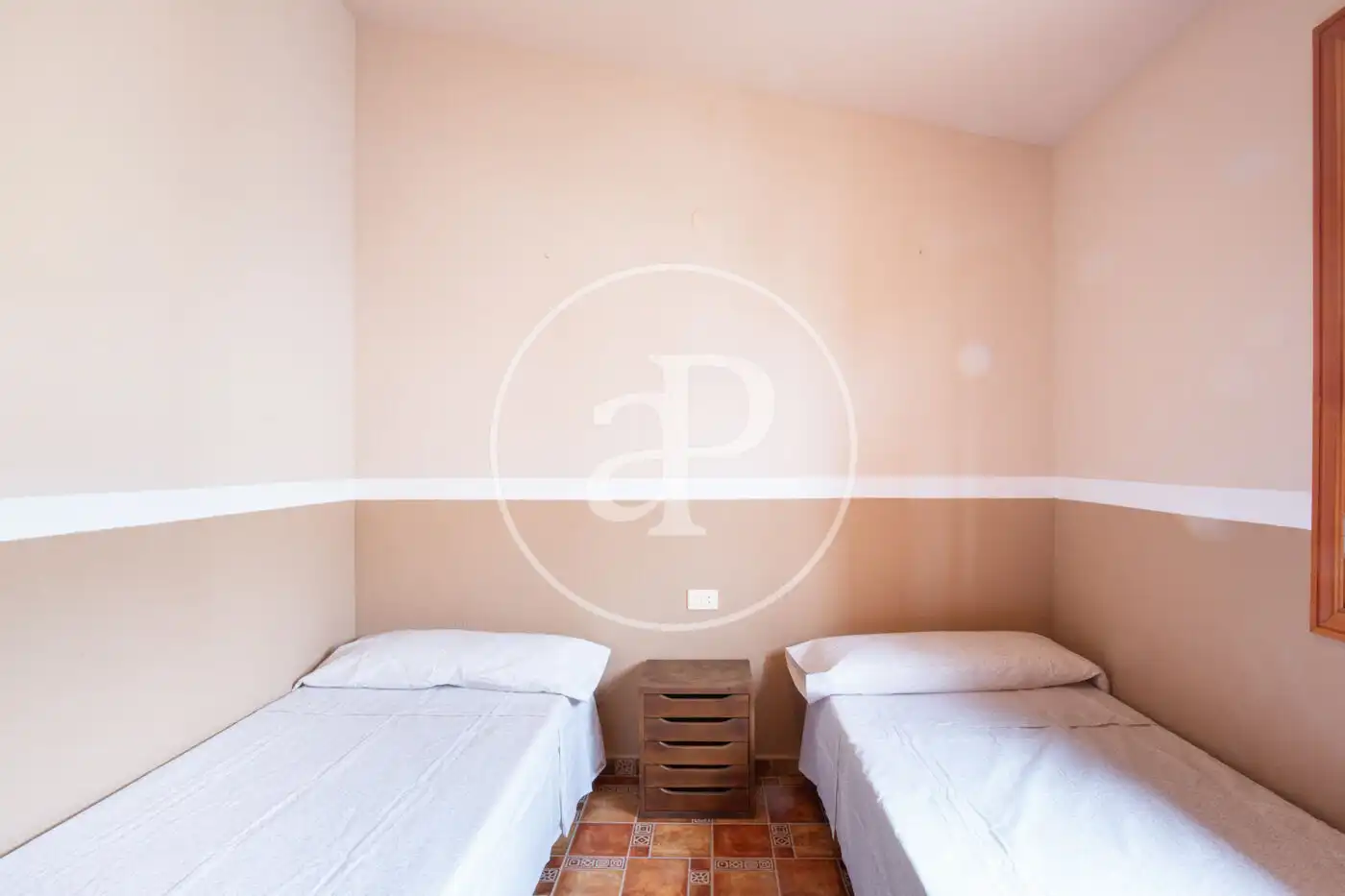 Habitación de Casa adosada en venta en Benicasim / Benicàssim con Aire acondicionado, Calefacción y Jardín privado