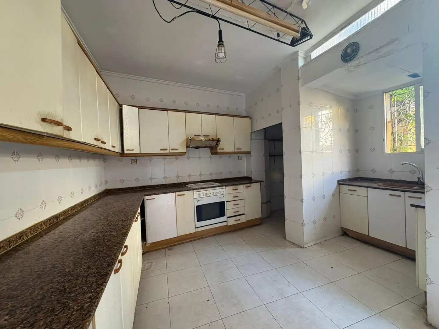 Cuina de Casa o xalet en venda en Valencia amb Terrassa i Alarma