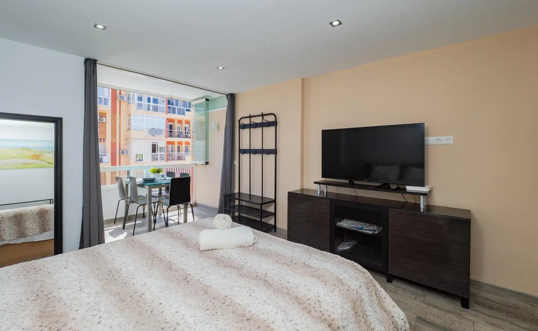 Habitación de Estudio en venta en Benalmádena con Aire acondicionado, Jardín privado y Amueblado