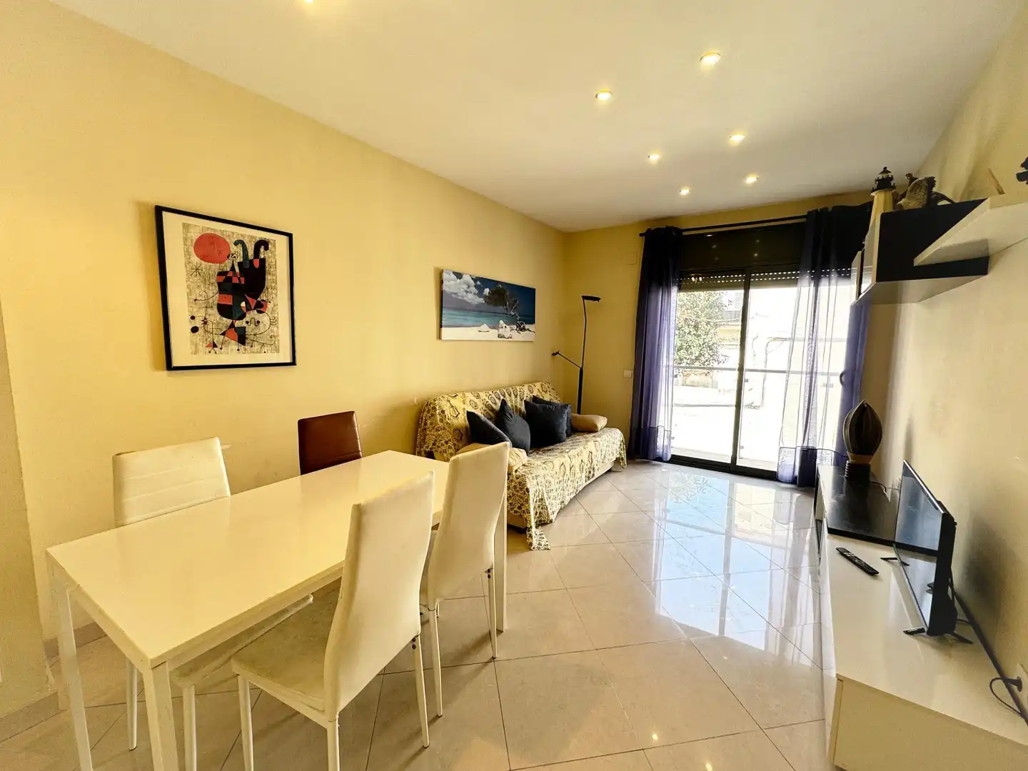 Außenansicht von Wohnung zum Verkauf in Sitges mit Klimaanlage, Heizung und Balkon