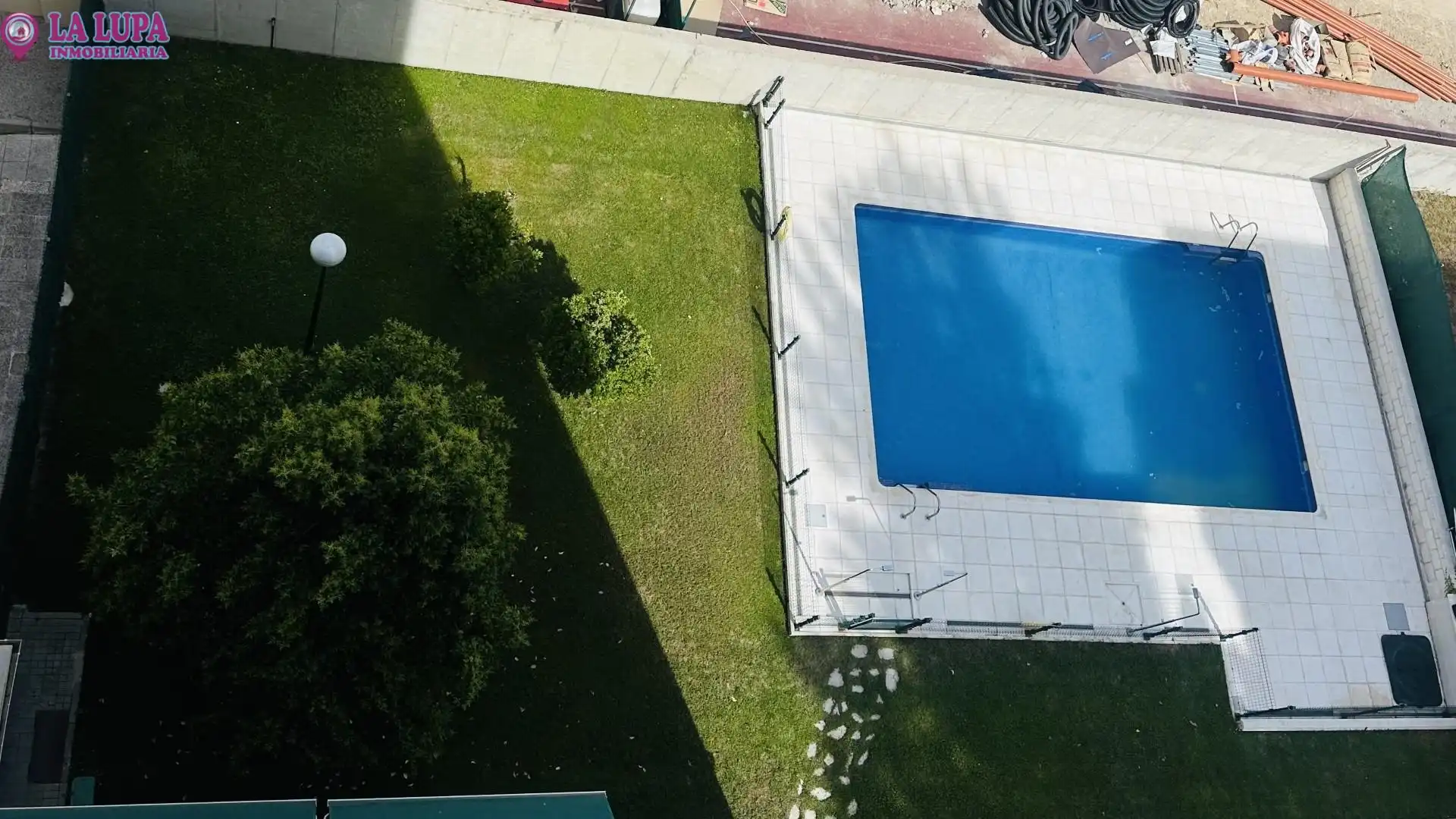 Swimming pool of Flat for sale in Madrid  with Air Conditioner, Heating and Private garden