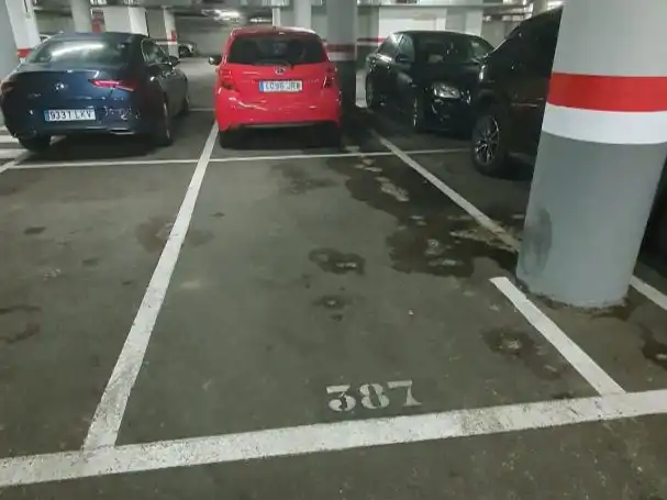 Parkplatz von Garage zum Verkauf in Sevilla