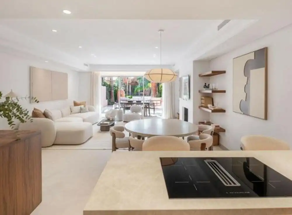 Sala d'estar de Casa adosada de lloguer en Marbella amb Aire condicionat, Terrassa i Traster