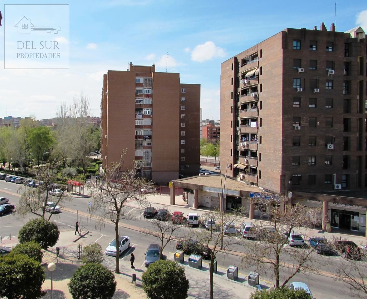 Vista exterior de Local de alquiler en Fuenlabrada con Aire acondicionado
