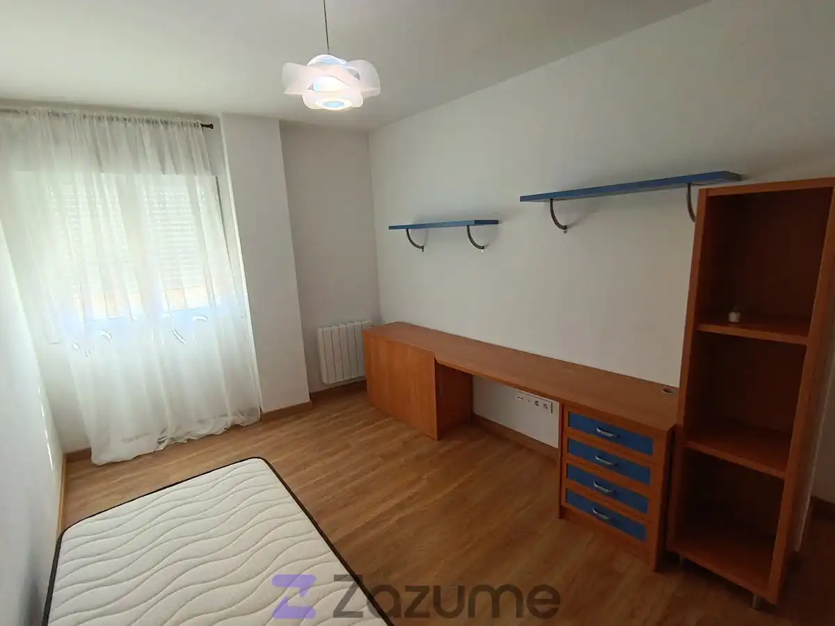 Bedroom of Flat for rent in Carmena  with Heating, Parquet flooring and Furnished