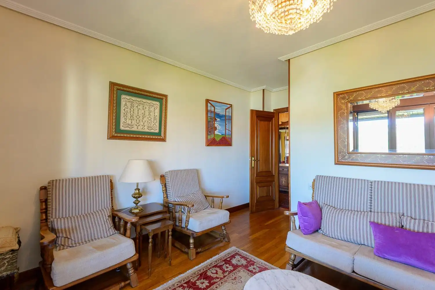 Sala d'estar de Pis en venda en Oviedo  amb Calefacció, Terrassa i Traster