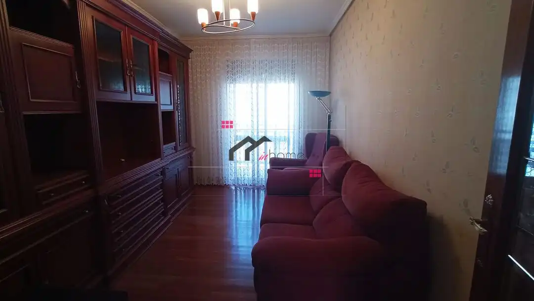 Sala de estar de Piso en venta en Barakaldo  con Calefacción, Trastero y Amueblado