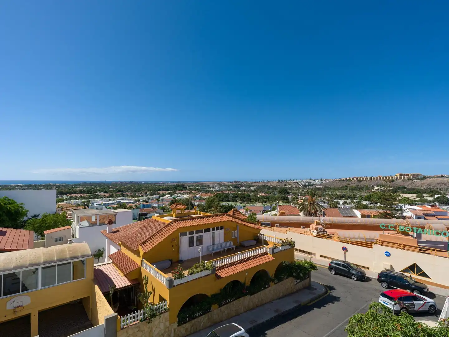 Vista exterior de Casa o xalet en venda en San Bartolomé de Tirajana amb Aire condicionat, Jardí privat i Terrassa