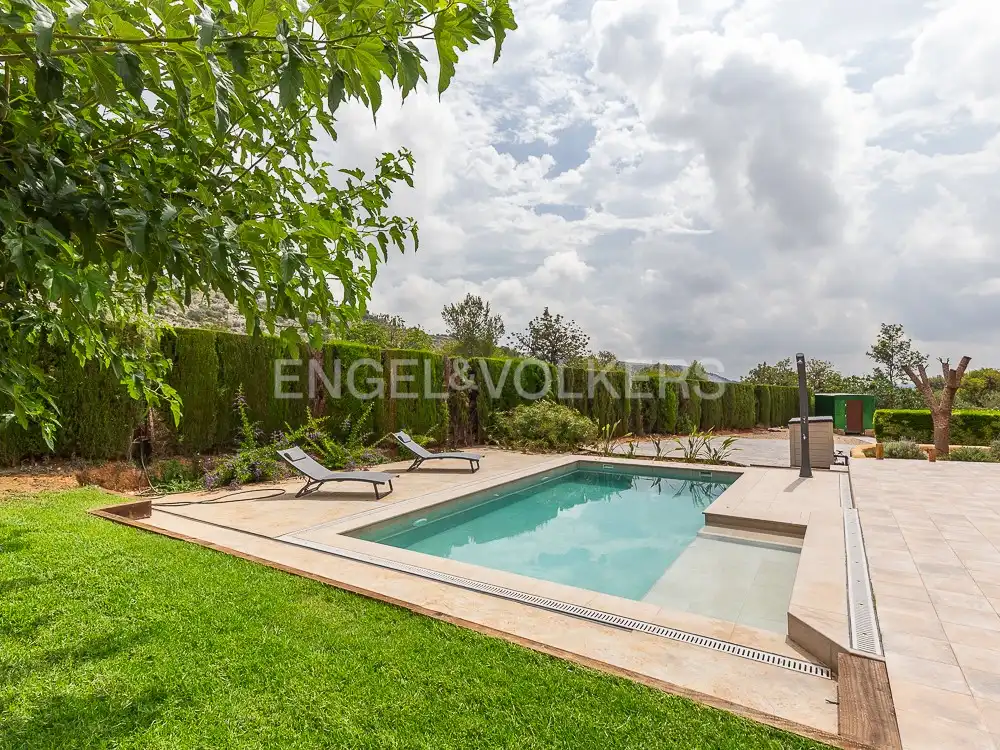 Piscina de Casa o chalet de alquiler en Torrent con Aire acondicionado, Calefacción y Jardín privado