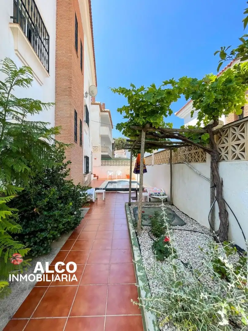 Terrassa de Casa o xalet en venda en Torrox amb Aire condicionat, Terrassa i Piscina