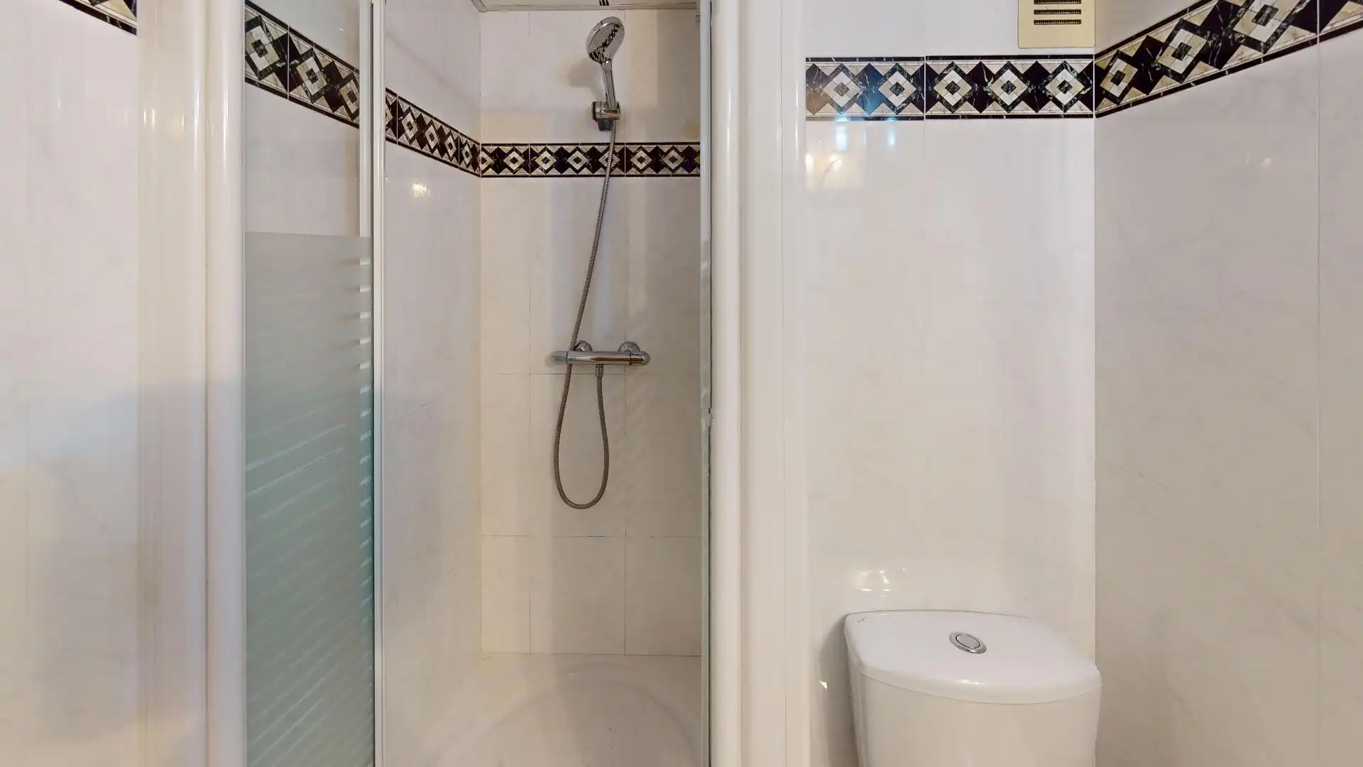 Baño de Piso en venta en Valencia con Aire acondicionado, Calefacción y Balcón