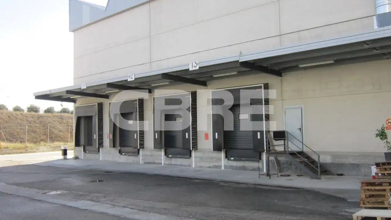 Vista exterior de Nave industrial de alquiler en Valdemoro
