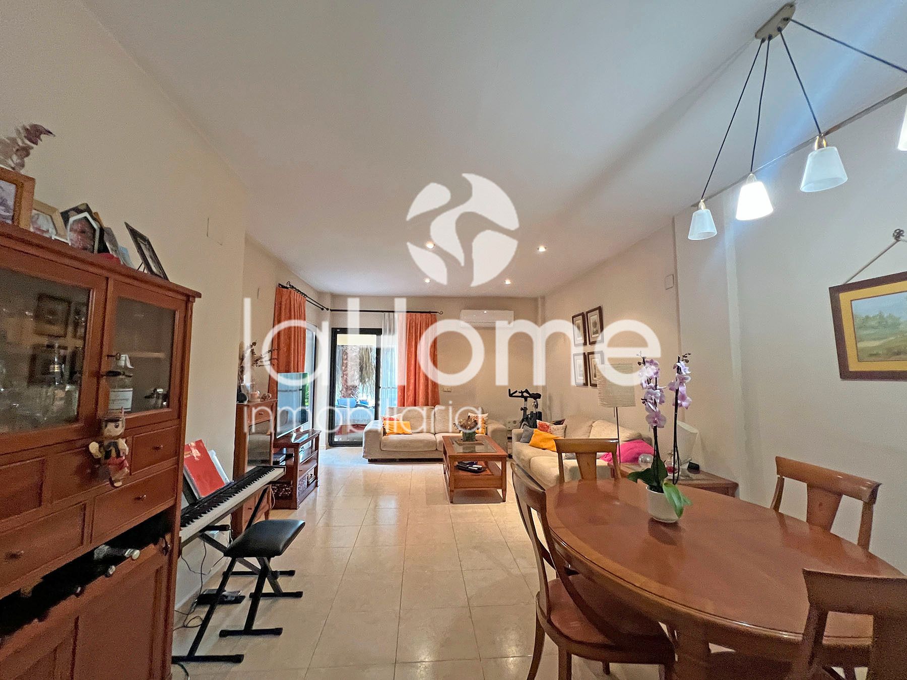 Sala de estar de Casa adosada en venta en Paterna con Aire acondicionado, Jardín privado y Terraza