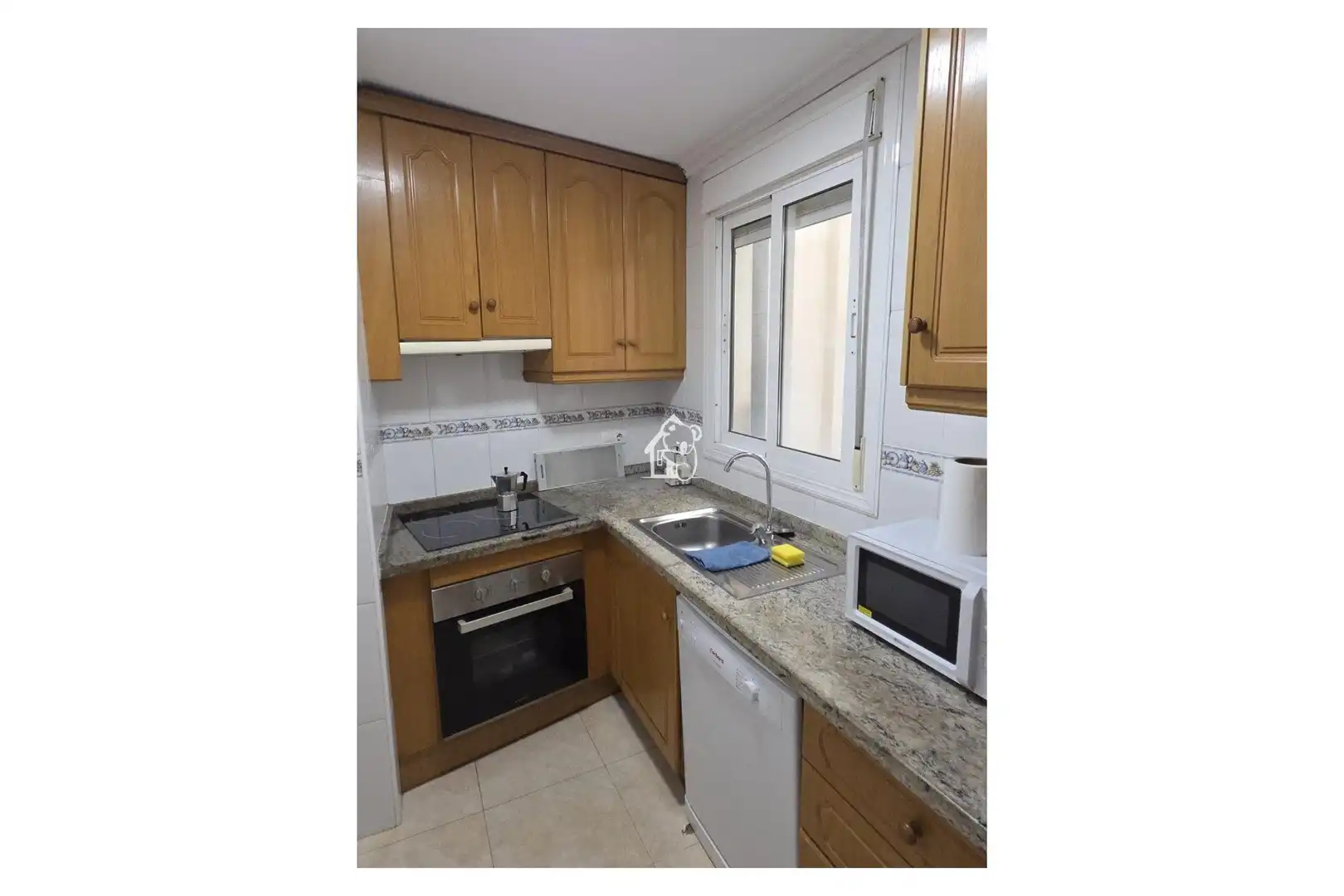 Cuina de Apartament de lloguer en Torrevieja amb Aire condicionat, Terrassa i Moblat
