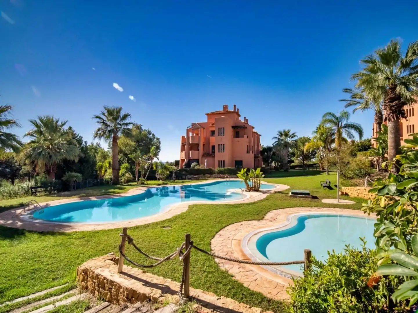 Apartamento con piscina en venta en Golf Bahía, imagen 21