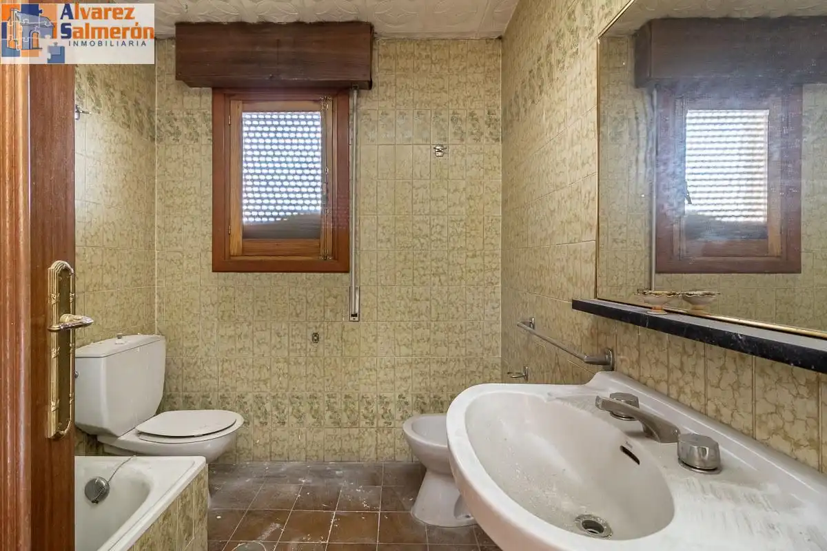 Casa rústica amb piscina en venda a Santa Fe, imagen 24