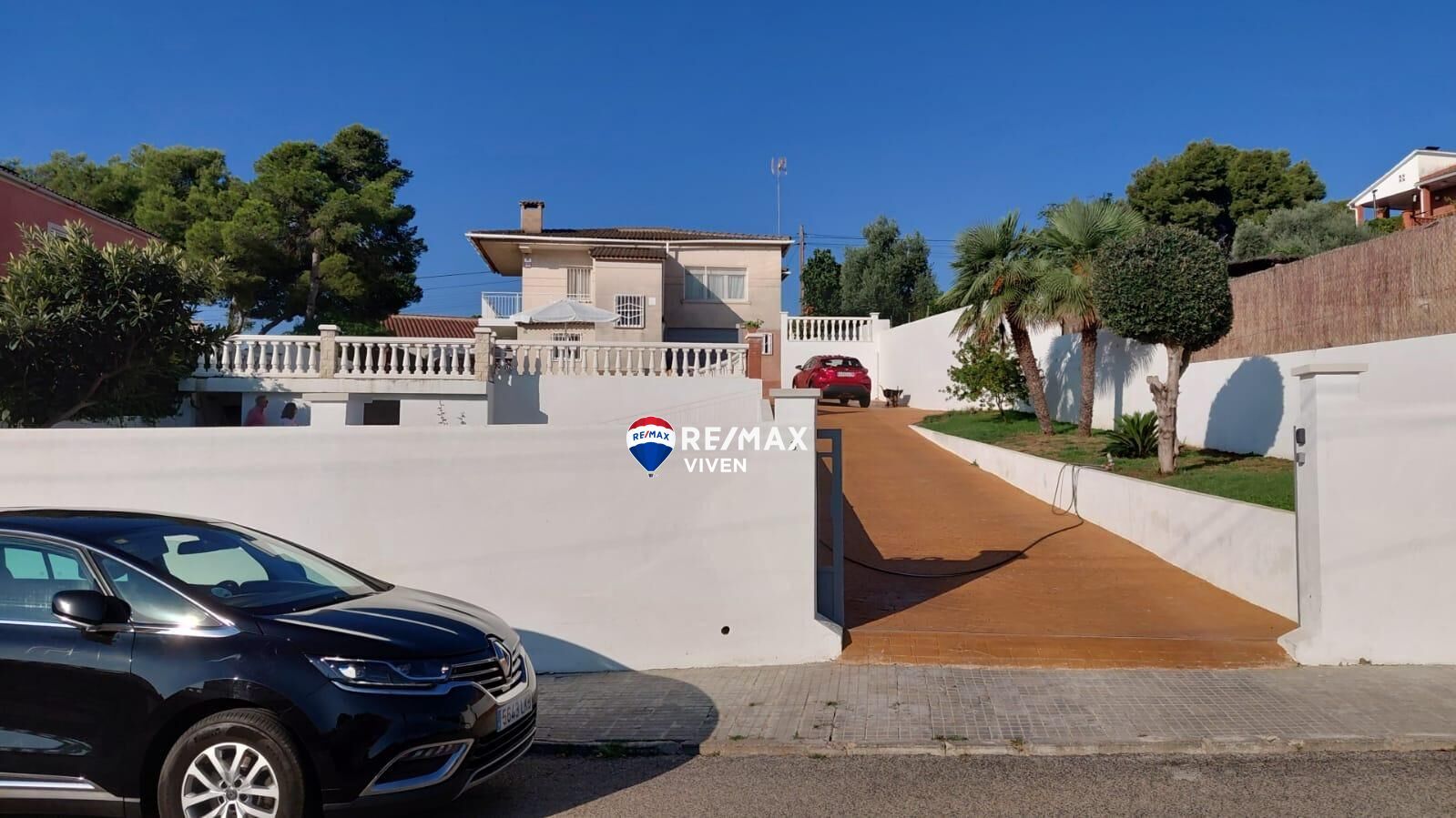 Vista exterior de Casa o xalet en venda en Cunit amb Calefacció, Jardí privat i Parquet