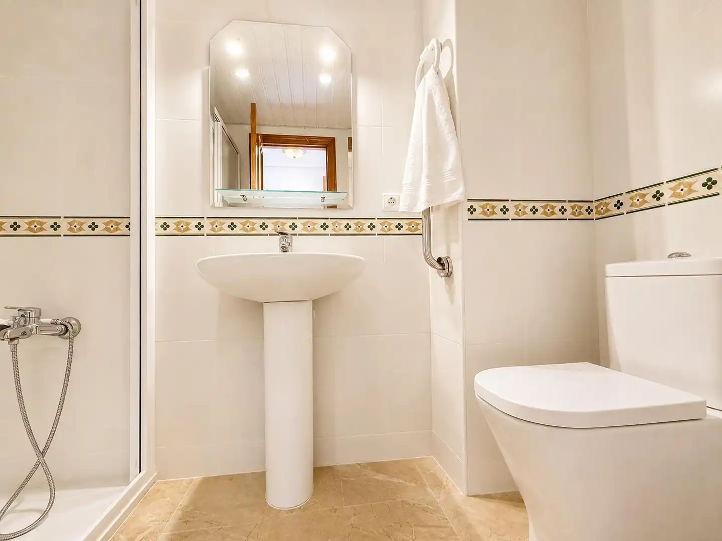 Badezimmer von Wohnung zum Verkauf in Córdoba mit Heizung, Privatgarten und Terrasse