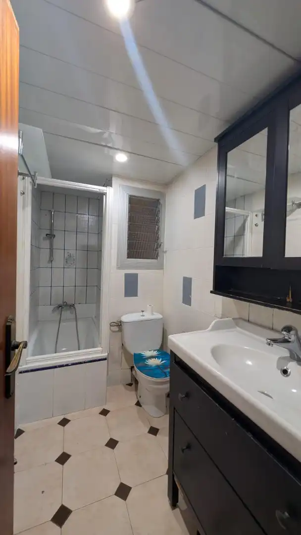 Bany de Pis en venda en Ripollet amb Calefacció, Parquet i Balcó