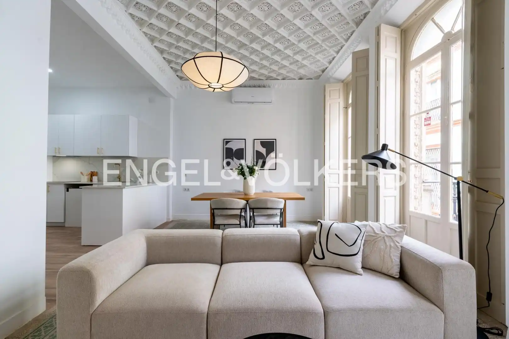 Living room of Flat for sale in Sevilla  with Air Conditioner, Heating and Balcony