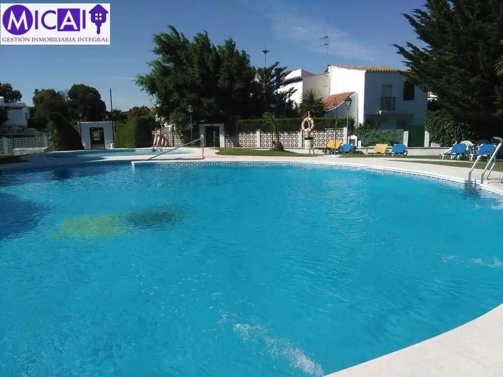 Chalet con piscina en venta en San Andrés Golf