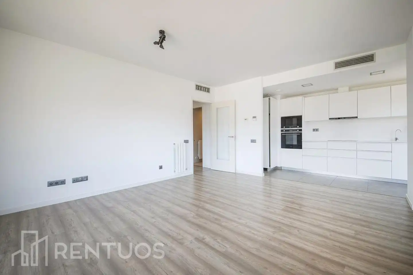 Living room of Flat for rent in Badalona  with Air Conditioner, Heating and Parquet flooring